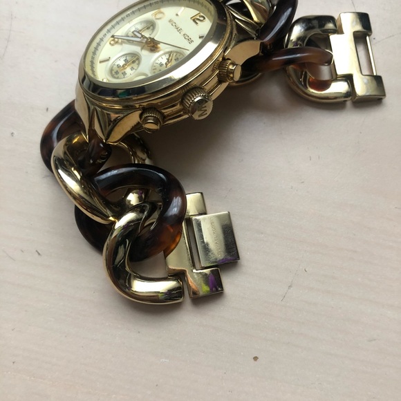 Michael Kors Cheetah Watch - Picture 2 of 3